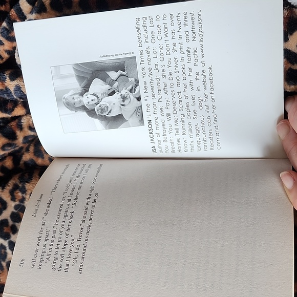 DISTRUST by Lisa Jackson - Picture 4 of 7